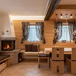 مزرعة للإقامة Casera Moda Luxury Chies d'Alpago